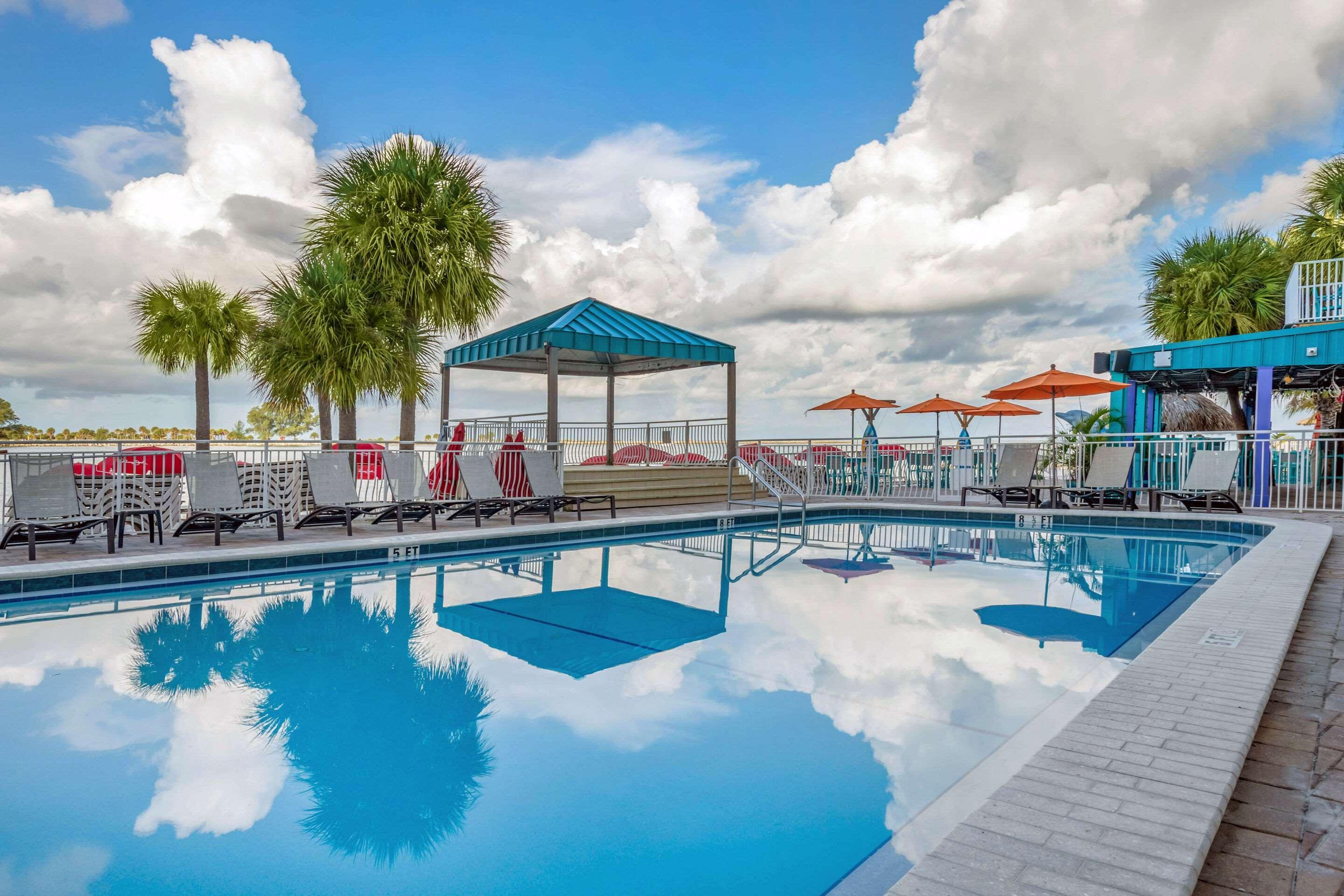 Winter The Dolphin'S Beach Club, Ascend Hotel Collection Clearwater Beach Exterior photo