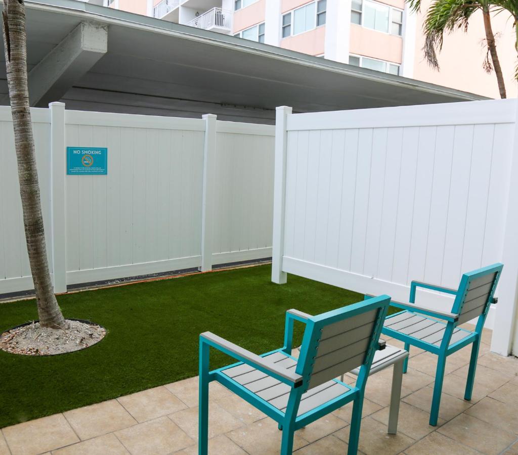 Winter The Dolphin'S Beach Club, Ascend Hotel Collection Clearwater Beach Exterior photo