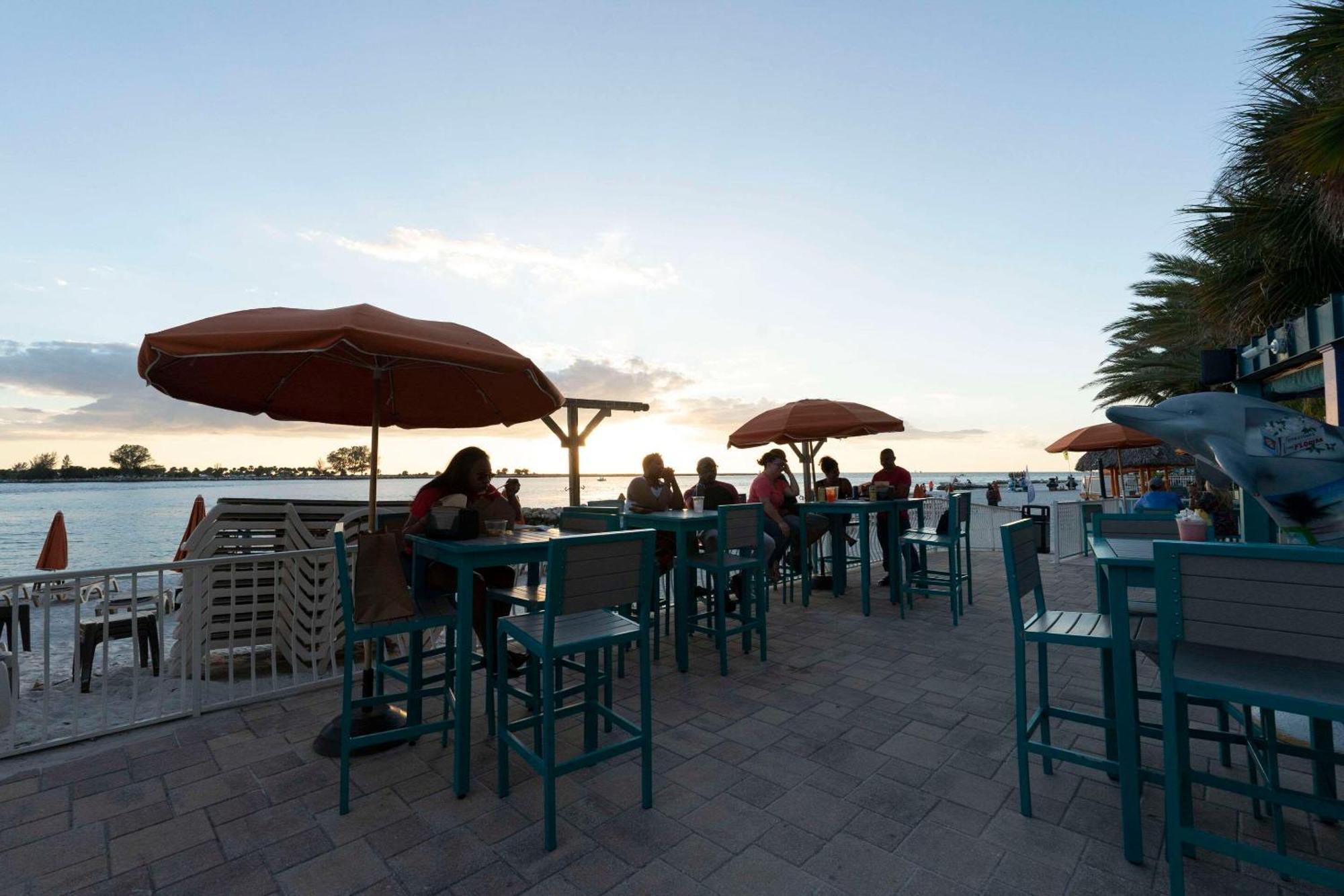 Winter The Dolphin'S Beach Club, Ascend Hotel Collection Clearwater Beach Exterior photo