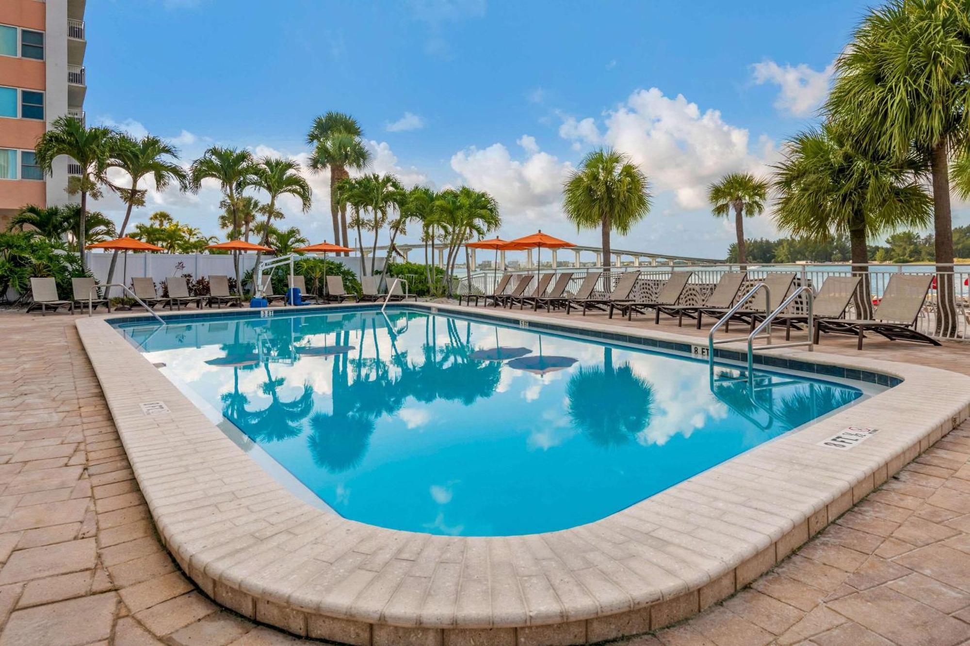 Winter The Dolphin'S Beach Club, Ascend Hotel Collection Clearwater Beach Exterior photo