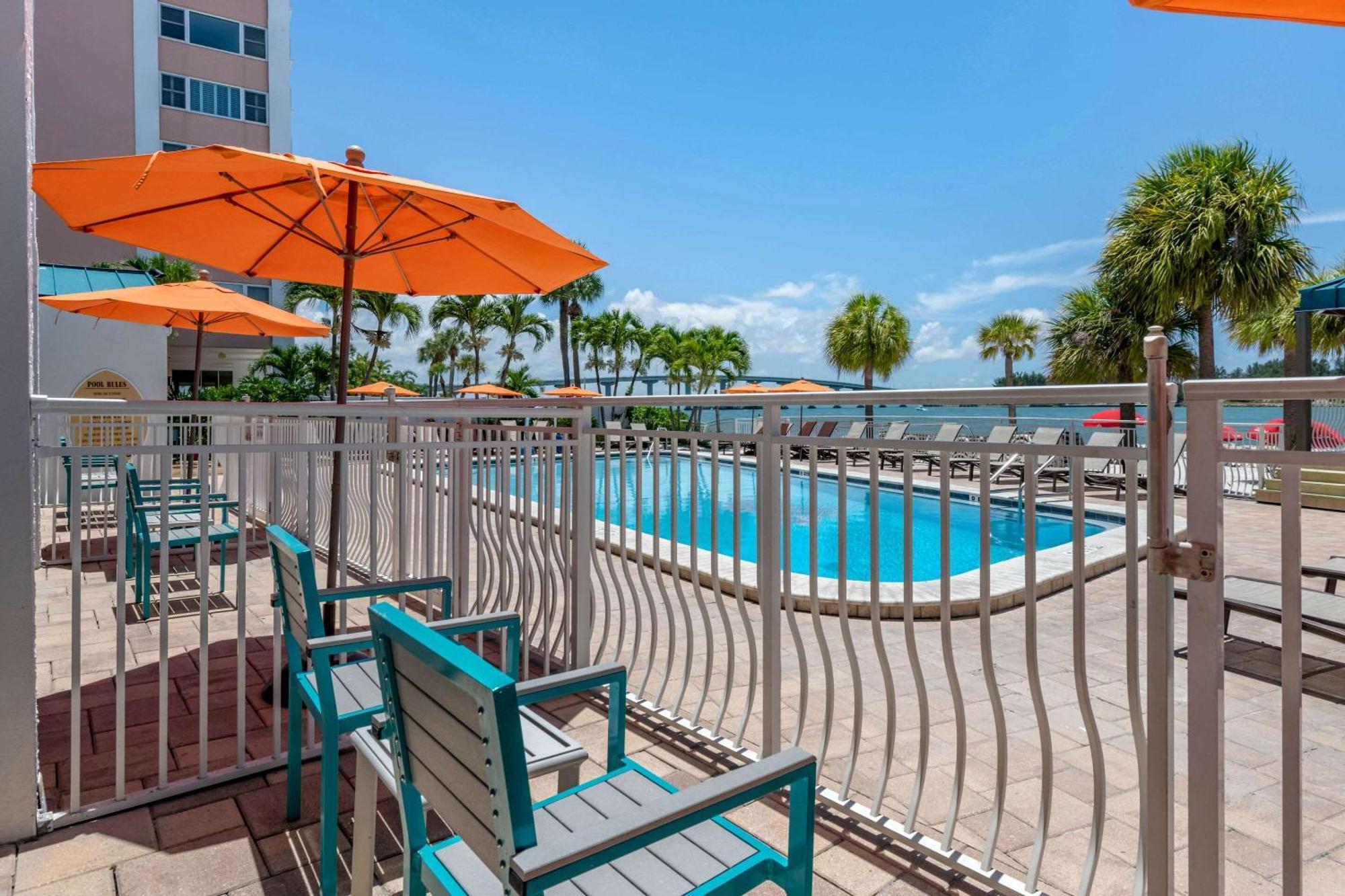 Winter The Dolphin'S Beach Club, Ascend Hotel Collection Clearwater Beach Exterior photo